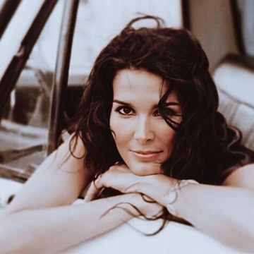 Angie Harmon - Nude and Event Awards Collection in angiemyheart_2536352726979435267_15305994763.jpg - hidden celebrity photo